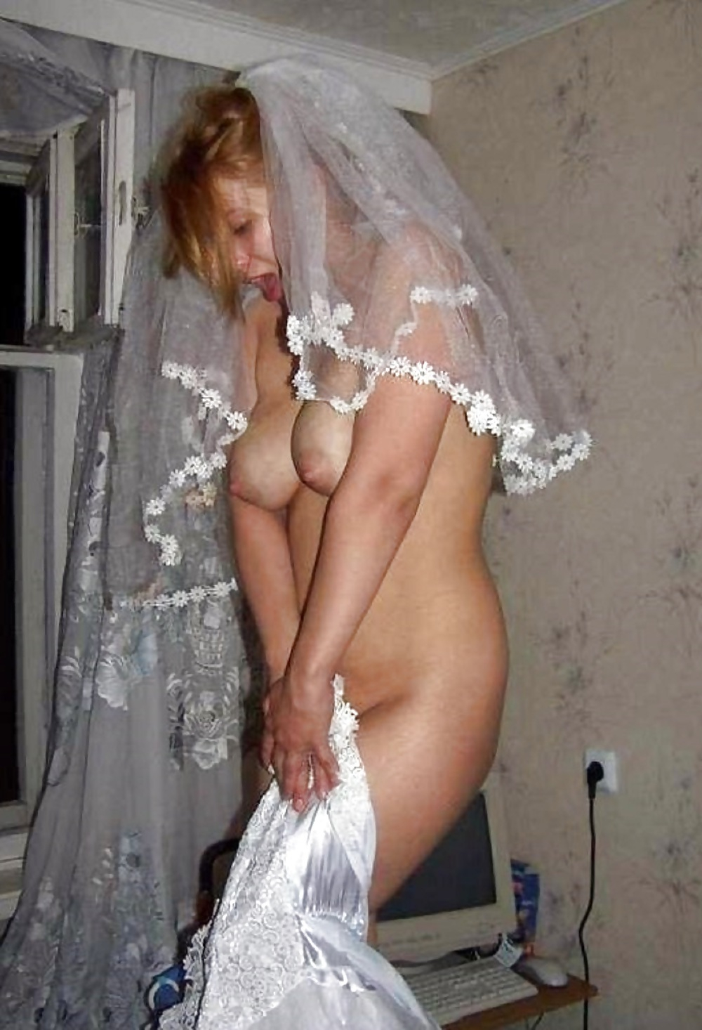 Что у невесты под юбкой? НИЧЕГО! ( фото) ~ Мега-Порно