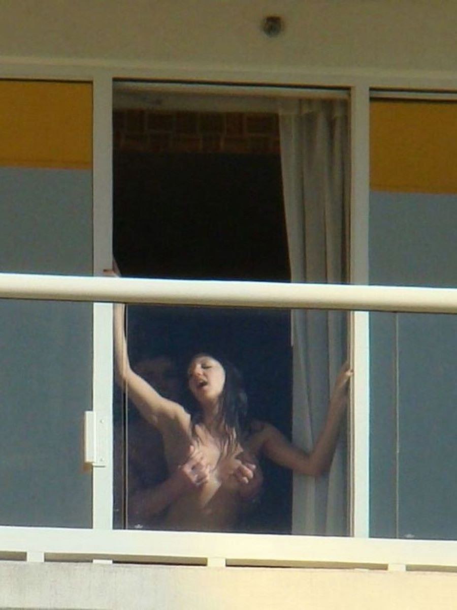 соседка голая в окне фото фото 61
