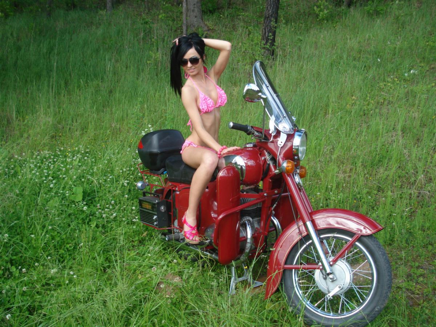Красивые девушки на мотоциклах Ява