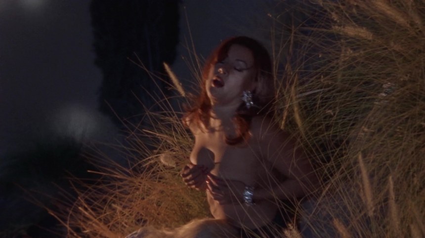 Дженнифер Тилли naked Scene