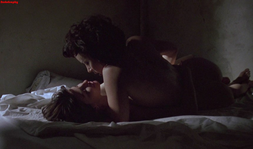 Дженнифер Тилли naked Scene