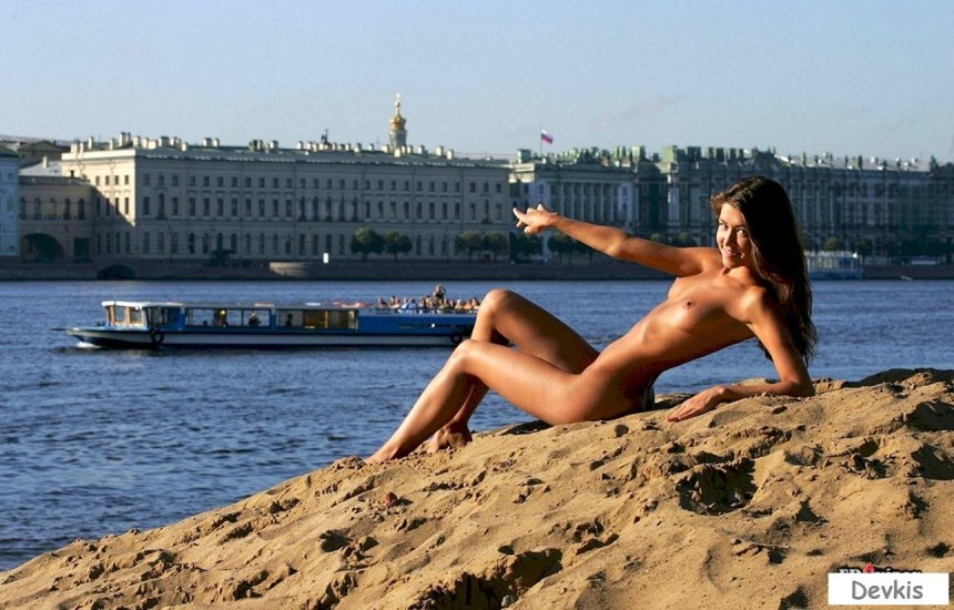 Фотосессия ню на набережной