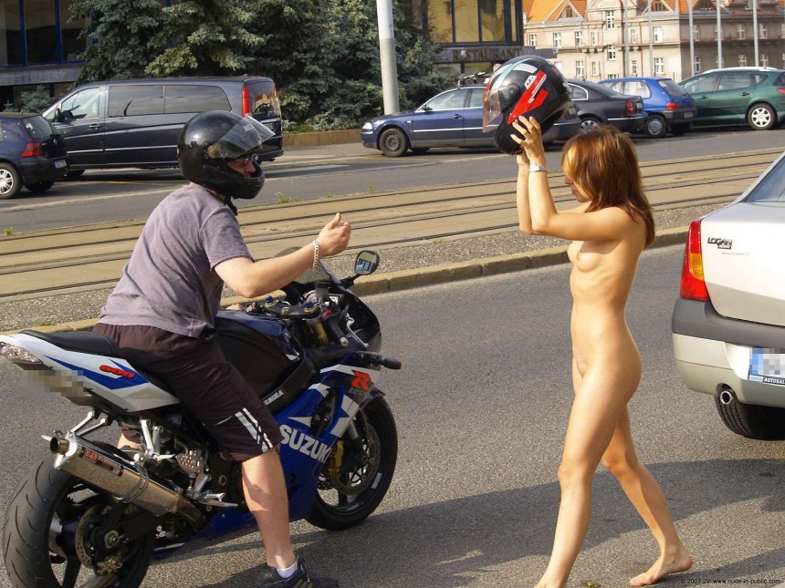 Голая модель на мотоцикле