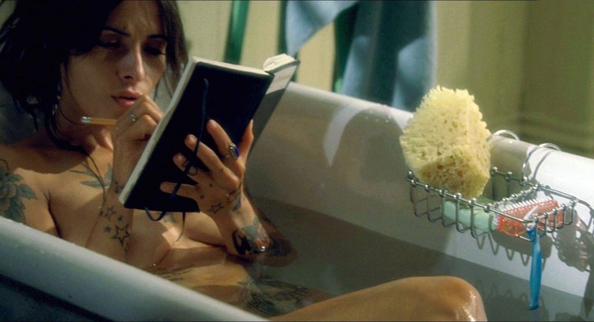 Sarah Shahi фото хакера