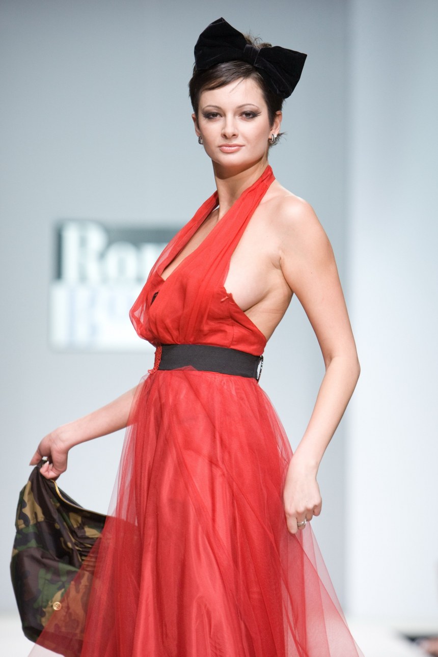 Victoria Beckham топлесс