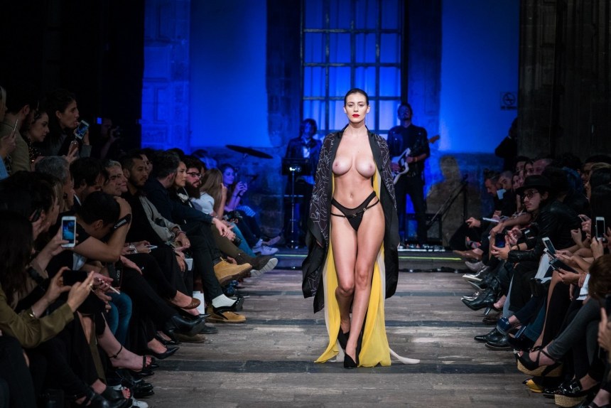Alejandra Guilmant титьки подиум