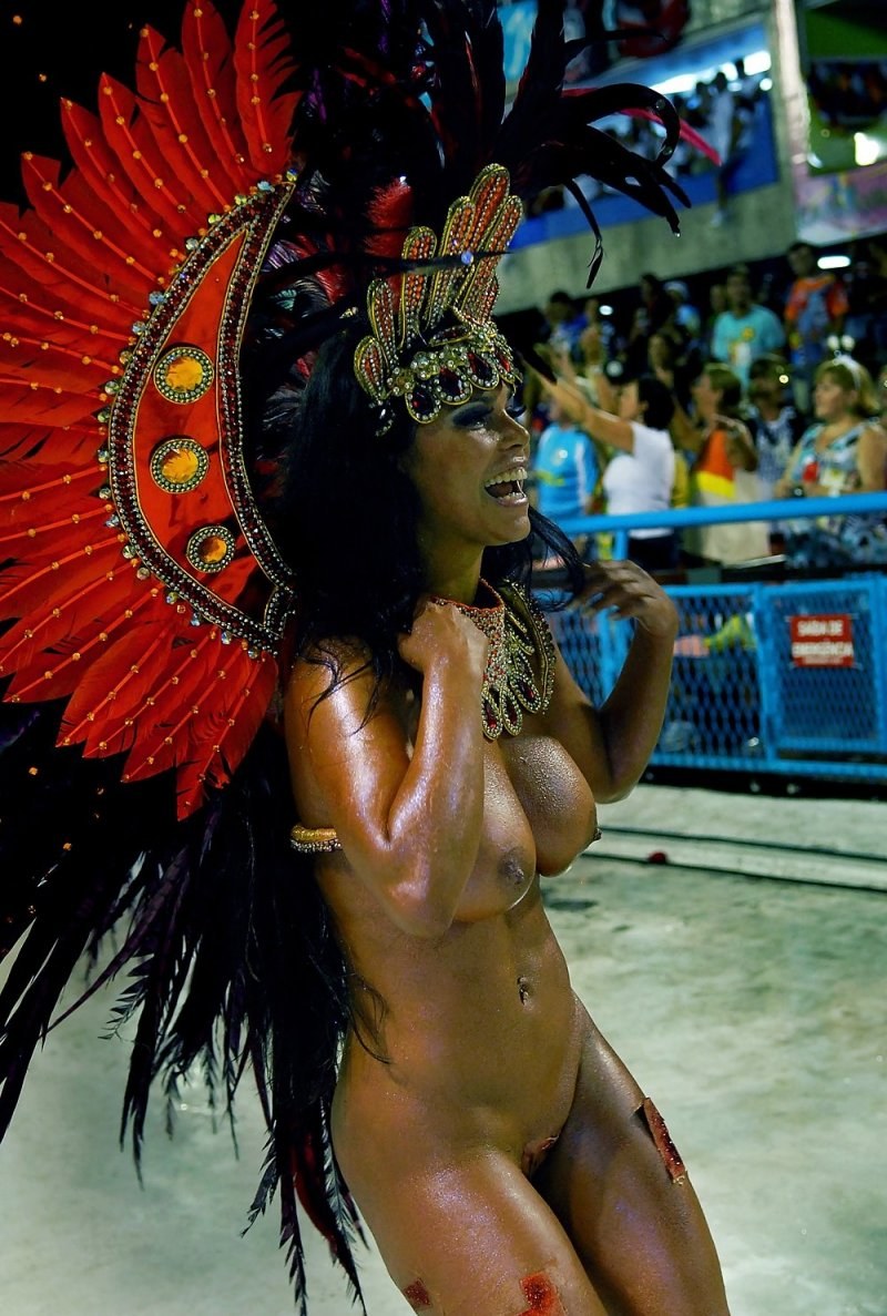 Naked Вивиана Кастро. Карнавал