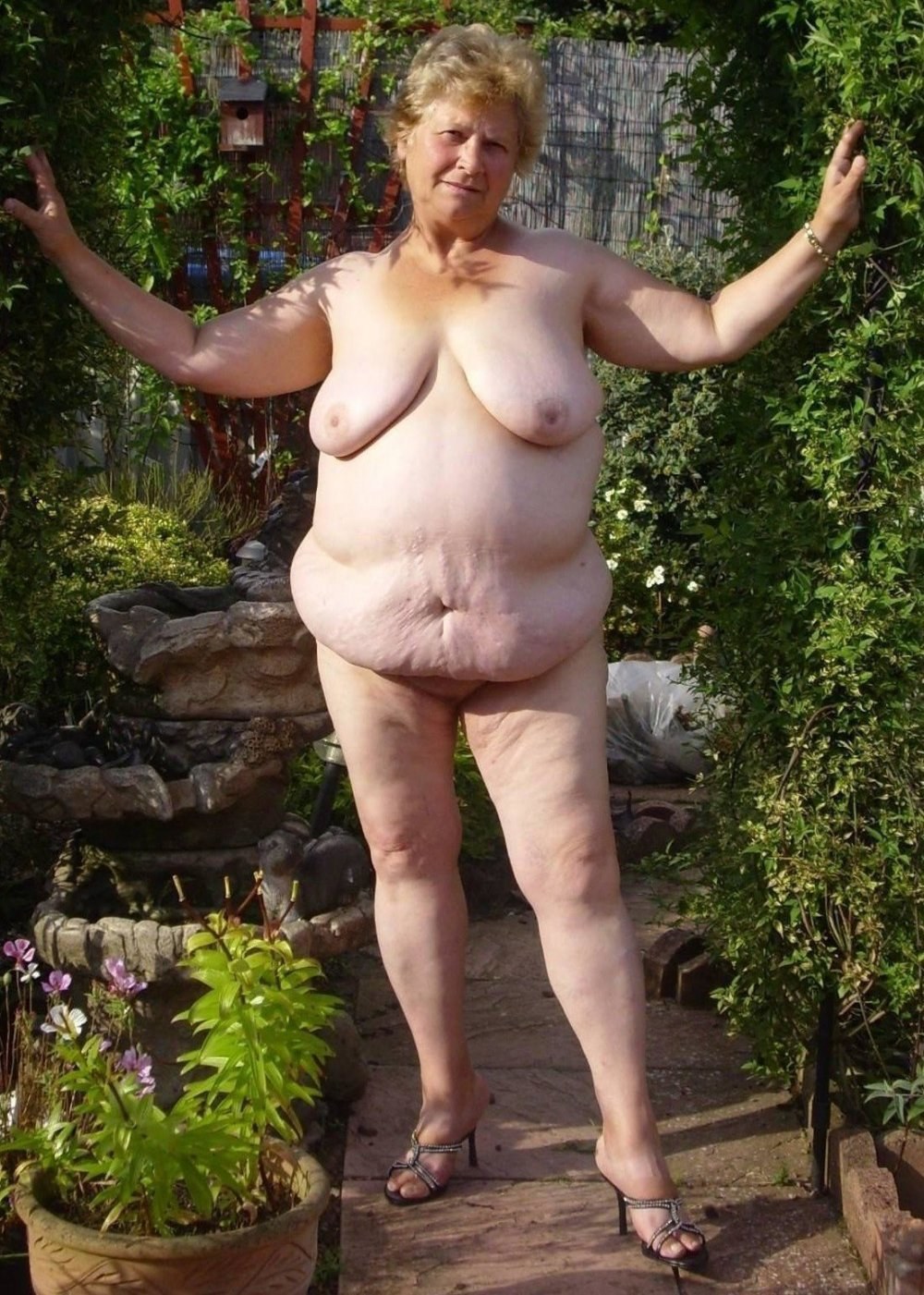 Голые женщины 50 лет на даче (66 фото) - порно и фото голых на pornokran.cc