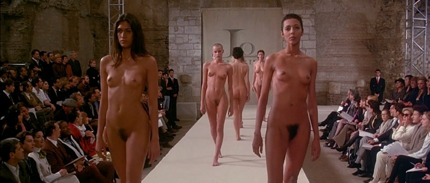Alejandra Guilmant голая на подиуме