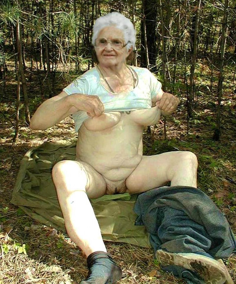 Трах старушка на грядке