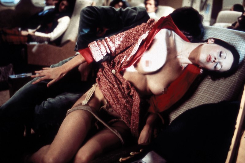 Голая Эммануэль Сильвия Кристель 1974