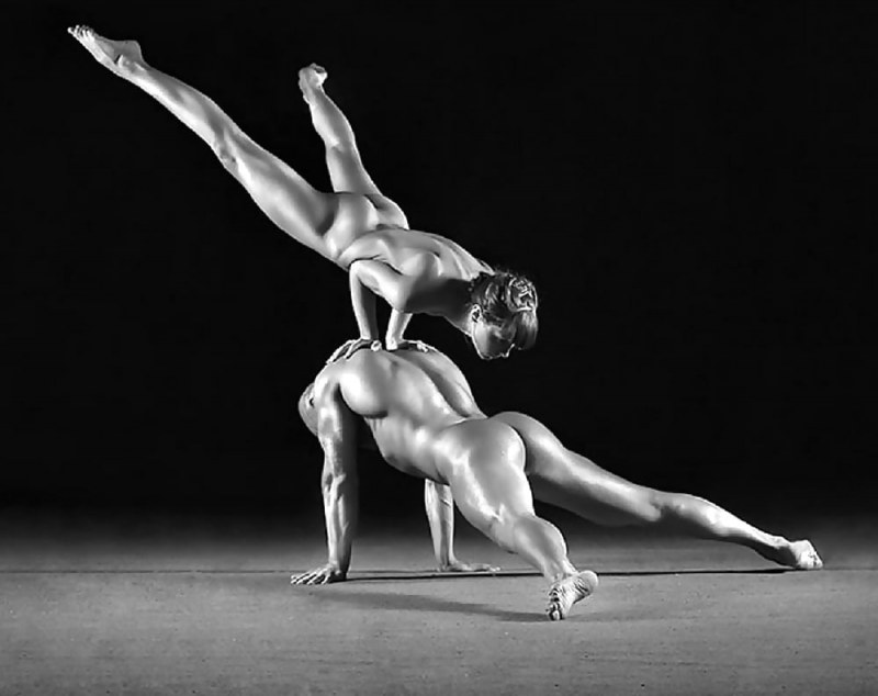 Julietta & Magdalena гимнастки ню