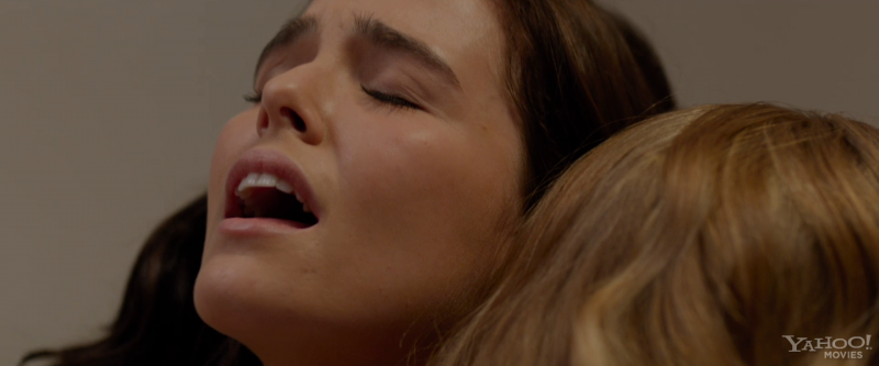 Zoey Deutch Kiss