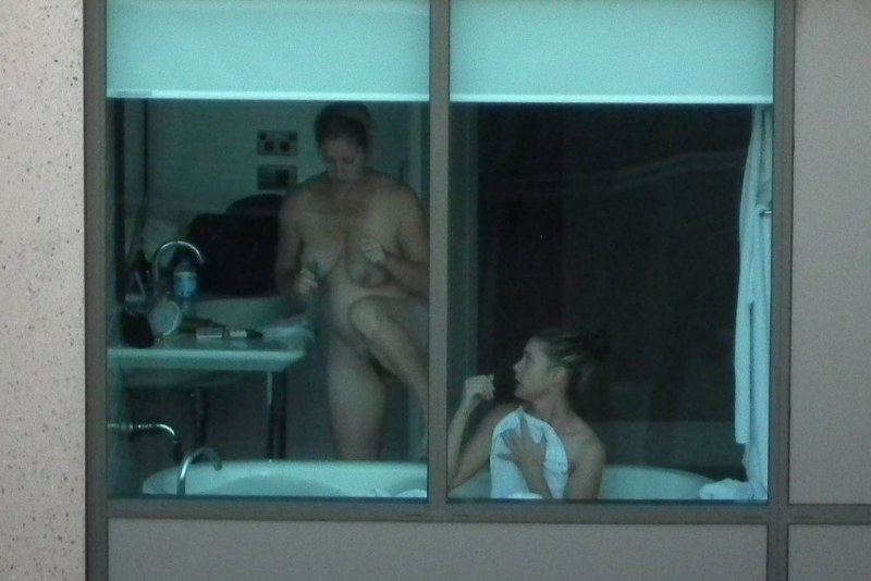 Картинки голых женщин в окне