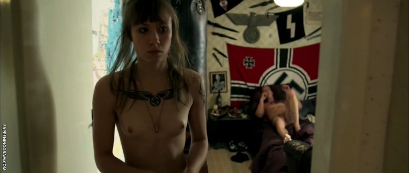 Голая ева из сериала Саша Таня