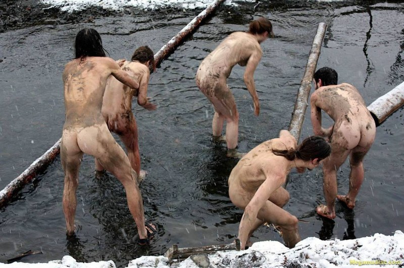 Голые бабы на природе трах