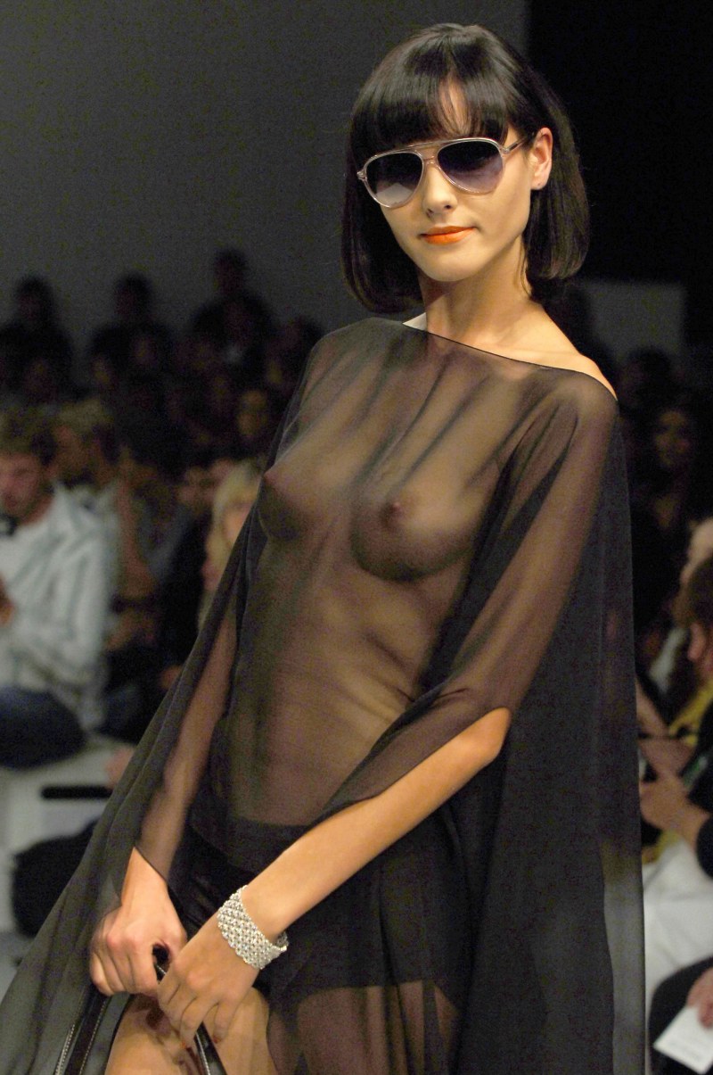 Alejandra Guilmant титьки подиум