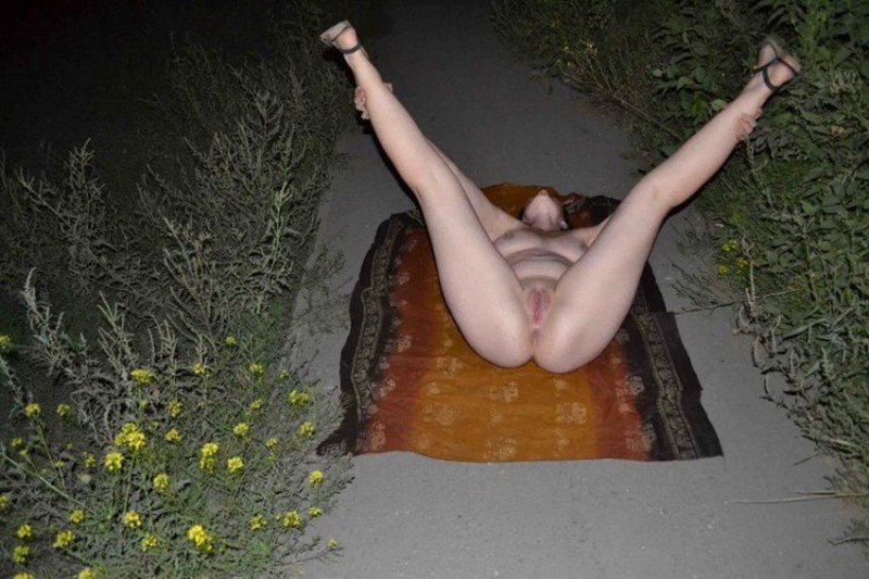 Раздели пьяную на улице