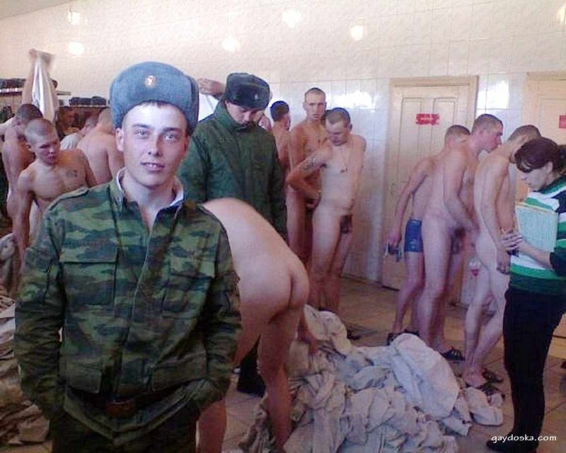 Военнослужащие в армии ню