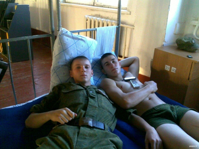 Русские солдаты в казарме