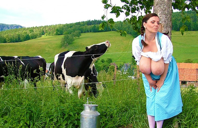 Сисястые доярки на ферме