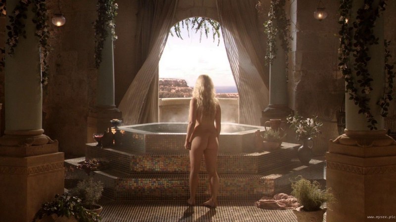 Эмилия Кларк Дейенерис nude