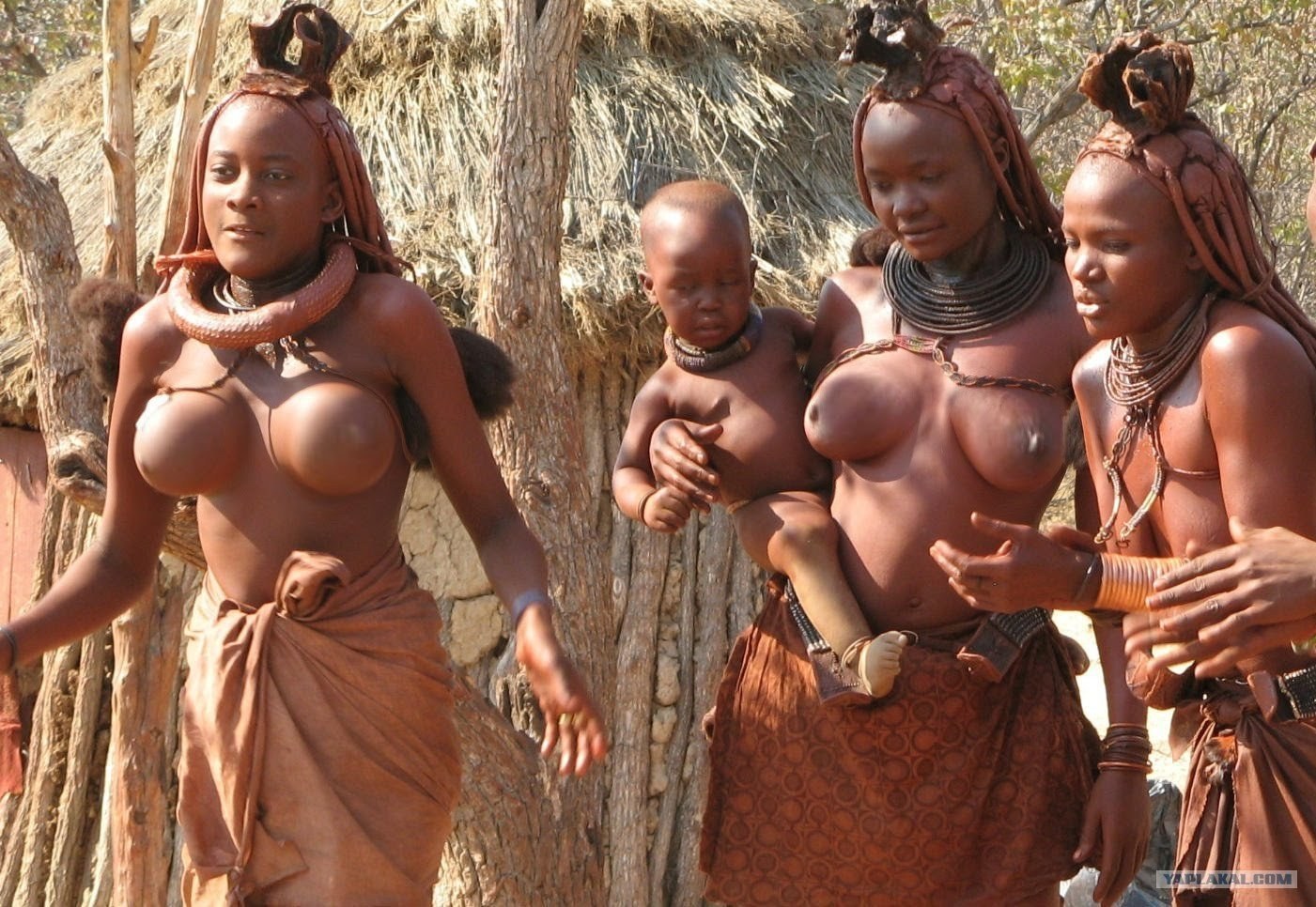 племена где женщины ходят голыми фото 9