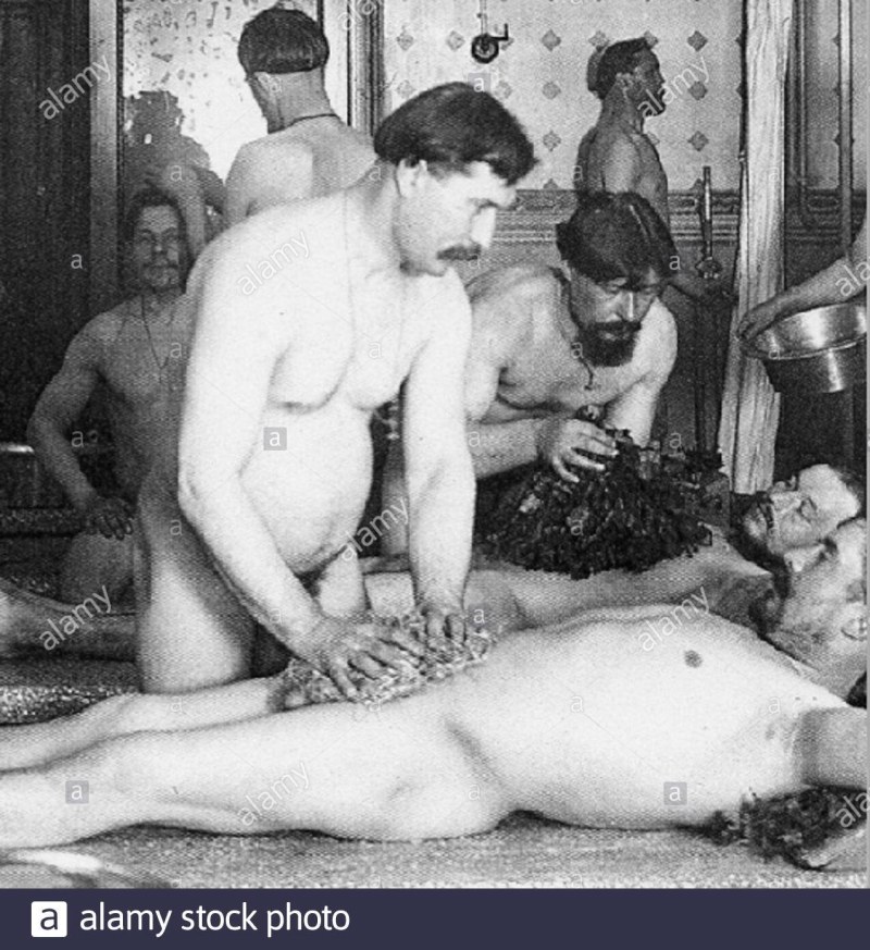 Голые женщины в бане ретро