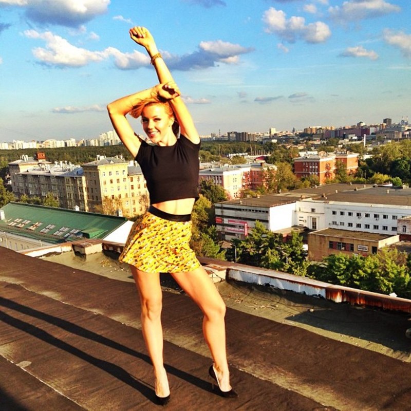 Юлианна Караулова в юбке