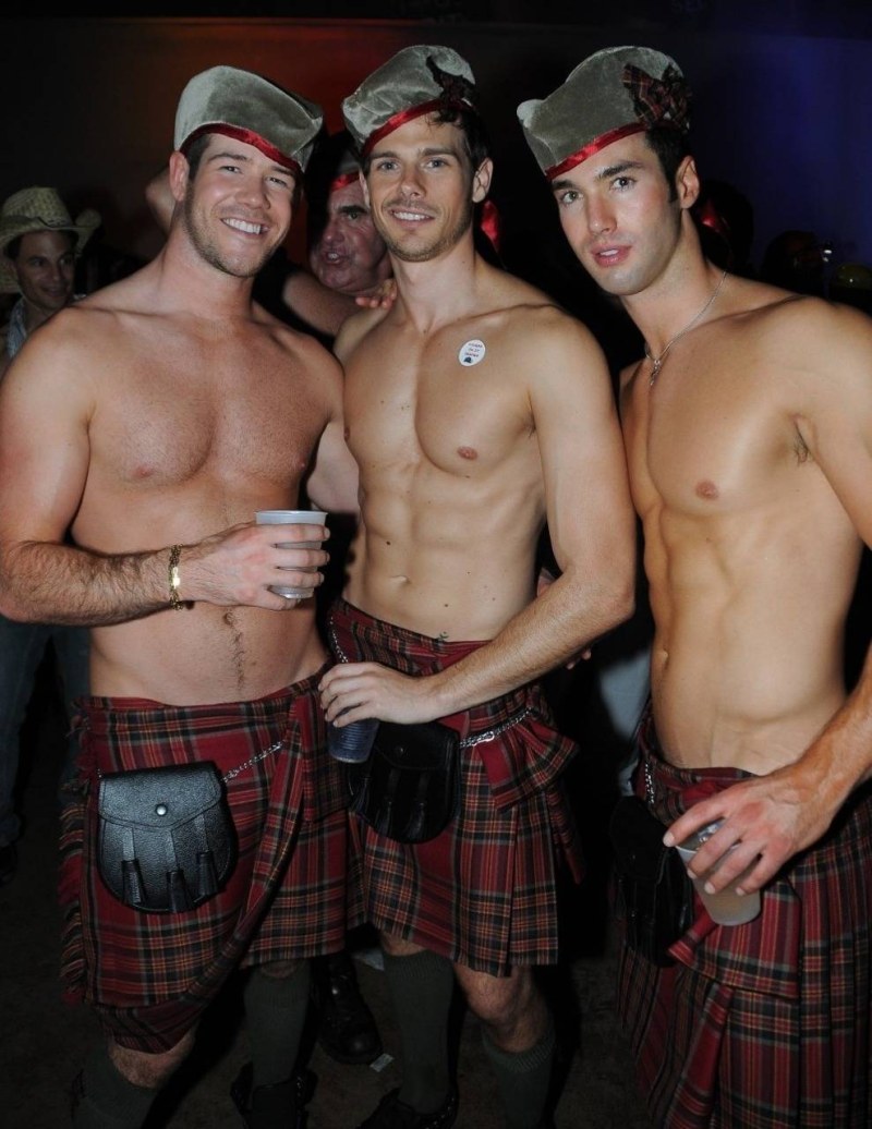 голые парни в шотландских юбках фото 57