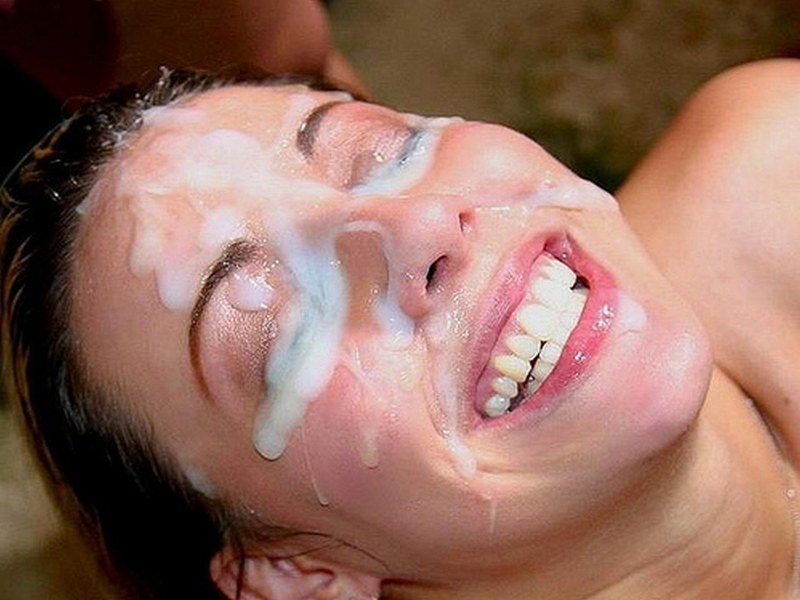 Девушке накончали на лицо