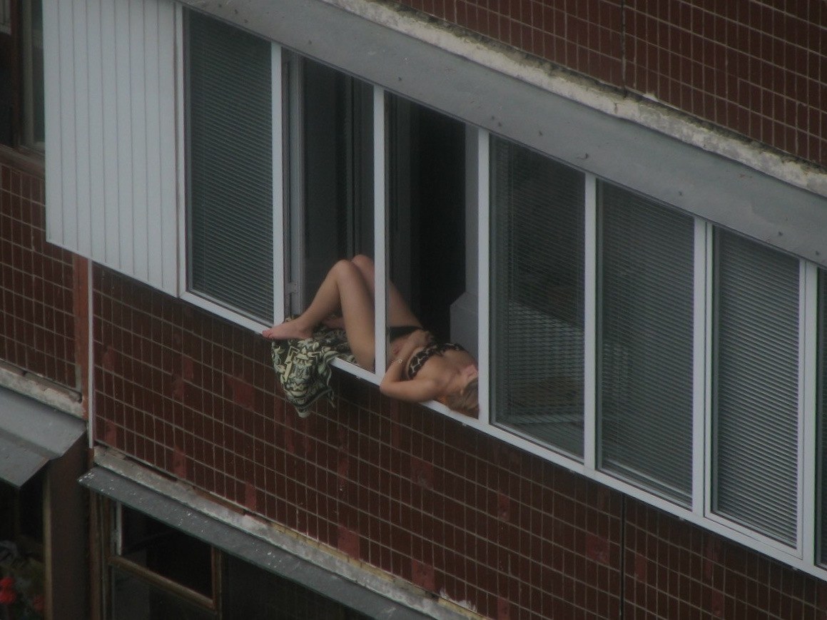 подглядывать в окна за голыми девками фото 58
