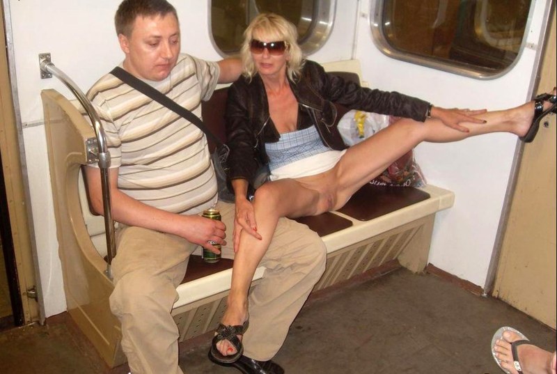 Голая фотосессия в метро