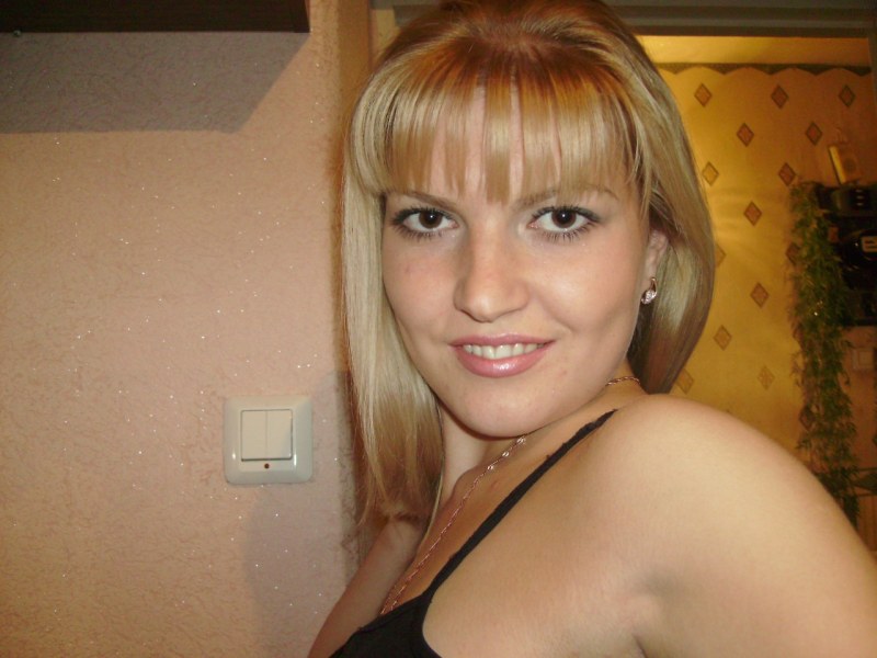 Актриса Алина Кабилена